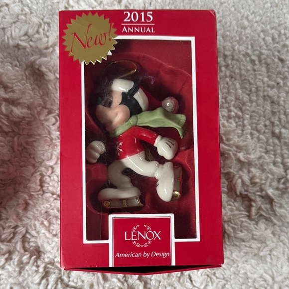 2015 Disney Ice Skating Mickey Ornament Lenox - Picture 2 of 3